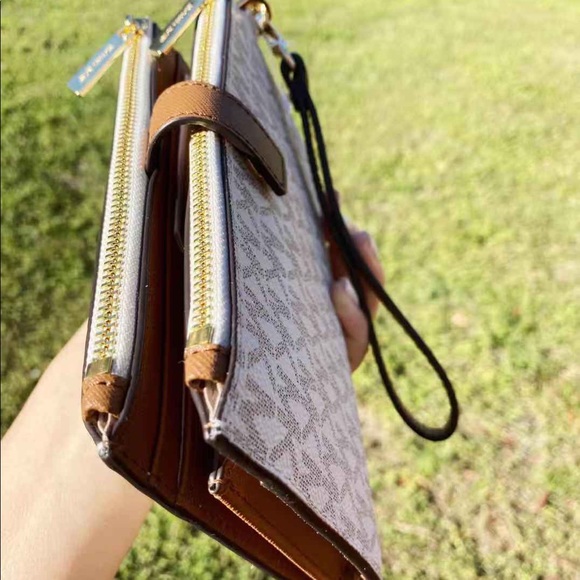 Michael Kors Jet Set Double Zip Wristlet Phone Wallet Vanilla MK - Picture 4 of 10